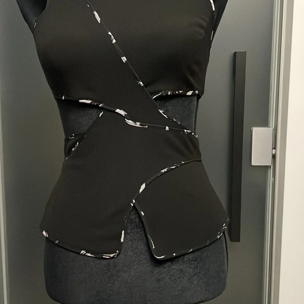 BCBGMAZAZRIA STUNNING TOP - Picture 6 of 9
